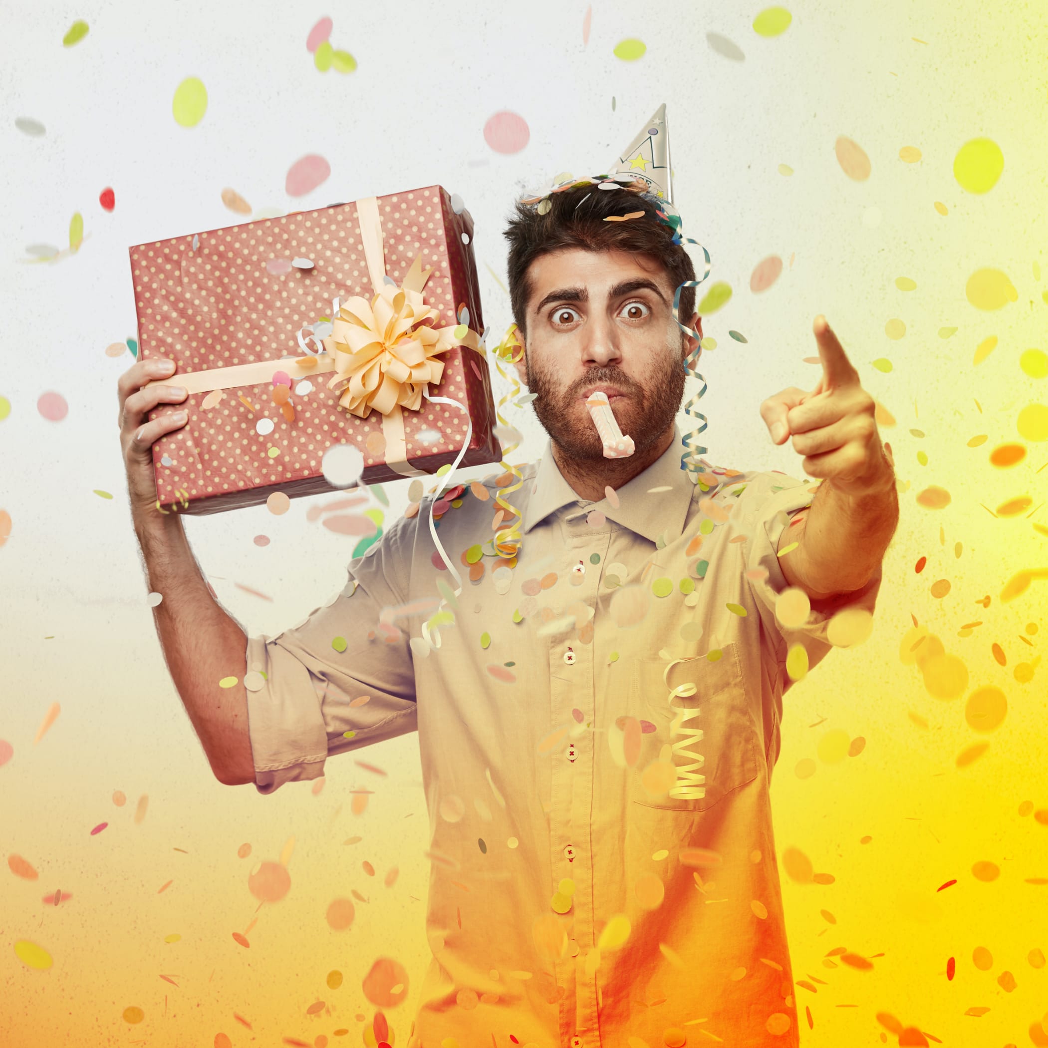 hochzwei_scan_teaser_07.jpg Mann mit einer Tröte im Mund