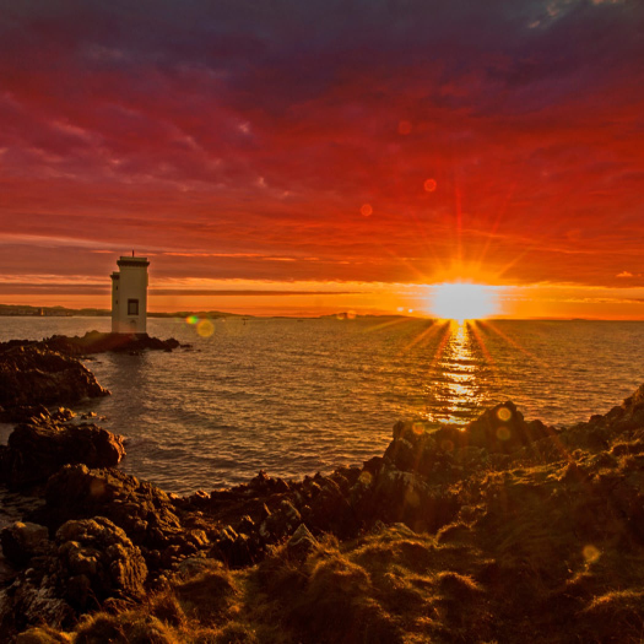hochzwei_scan_teaser_04.jpg Blick auf roten Sonnenuntergang