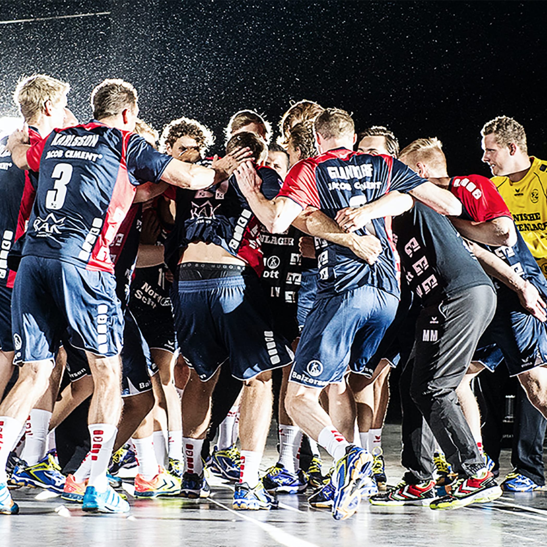 hochzwei_kundenkuerzel_teaser_06.jpg SG Mannschaft jubelt nach Sieg