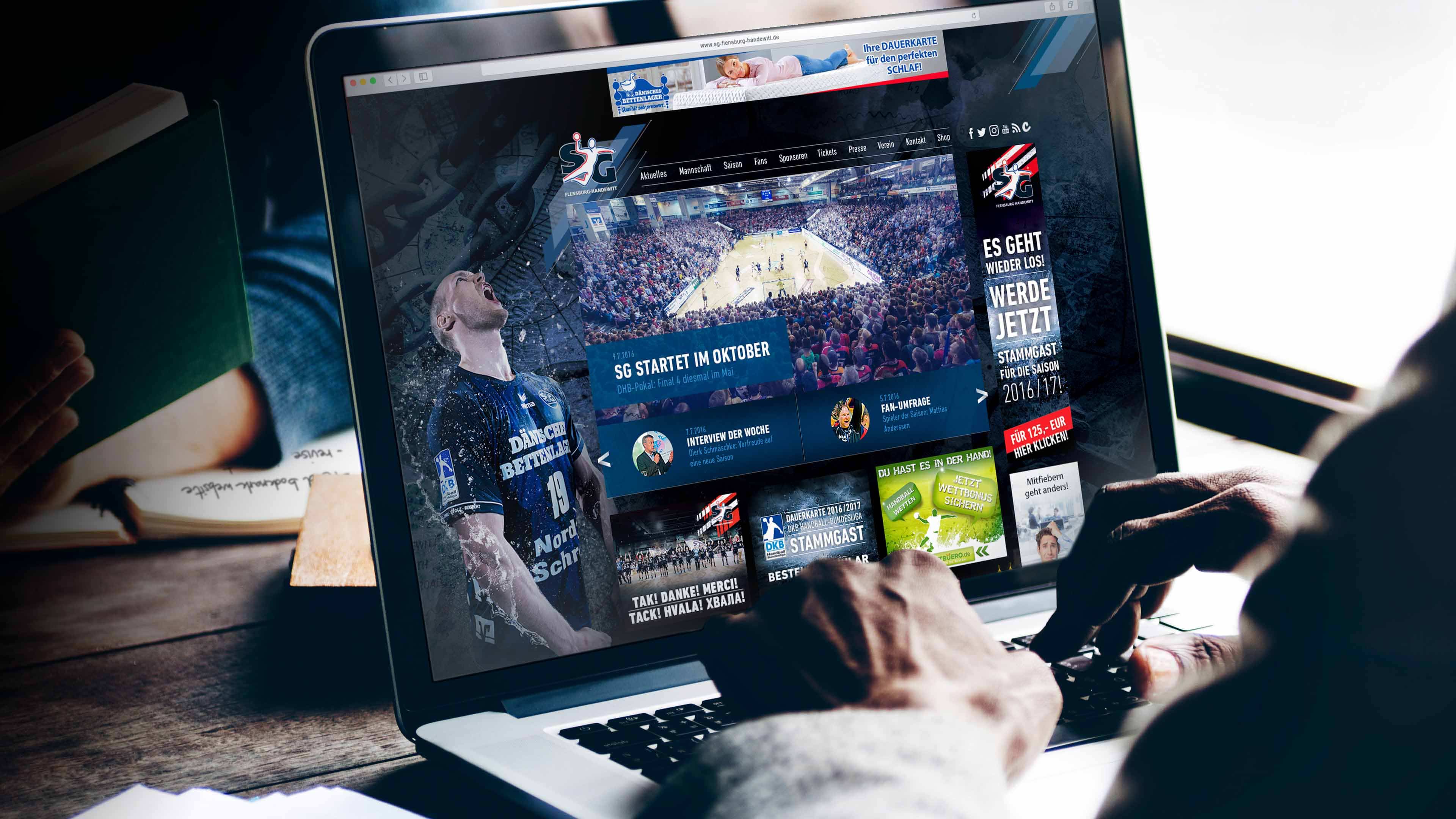 hochzwei_sg_slider_01.jpg Person surft auf der SG Homepage