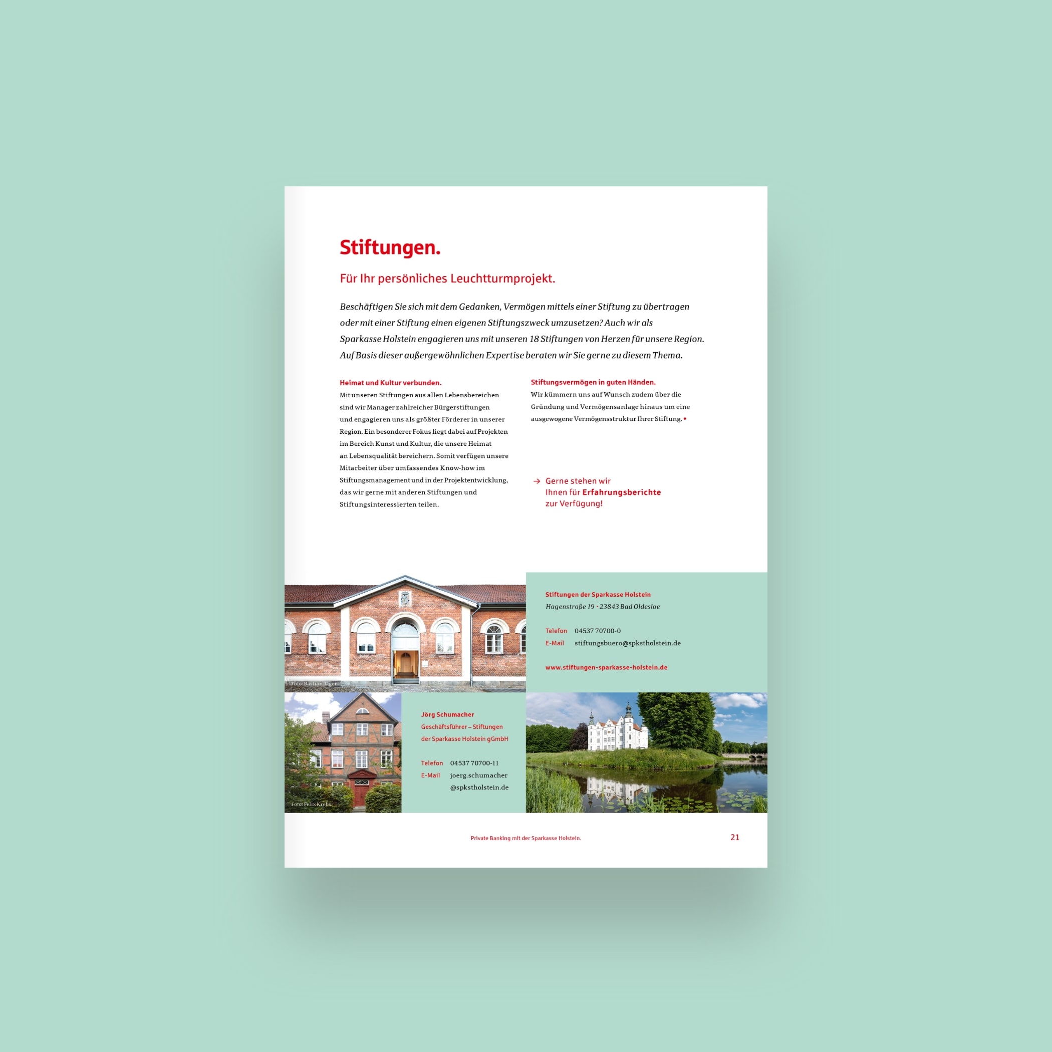 hochzwei_privatebanking_teaser_03.jpg Weißer Flyer mit Bildercollage von Häusern