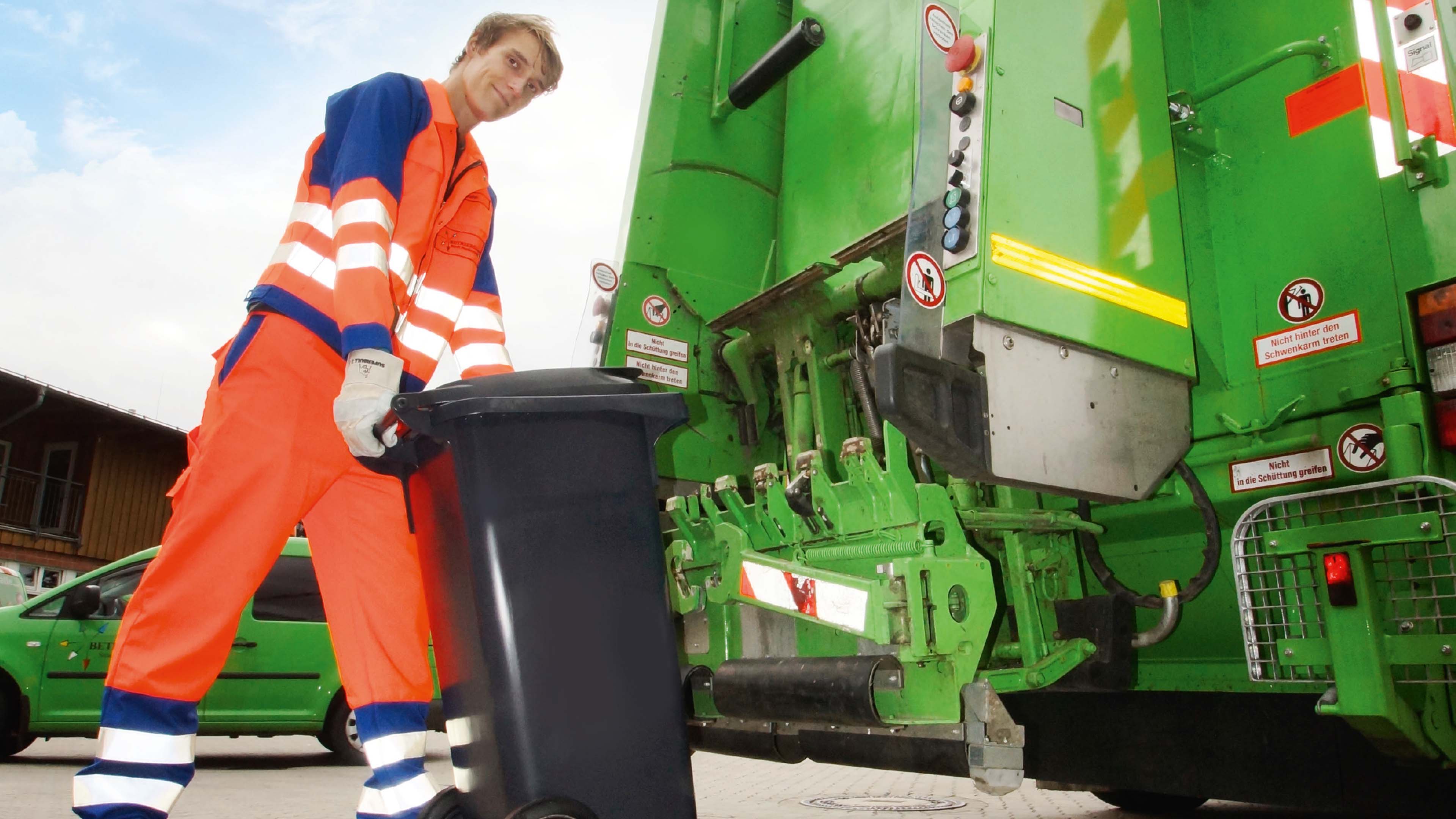 hochzwei_stno_slider_02.jpg Müllmann bei der Arbeit