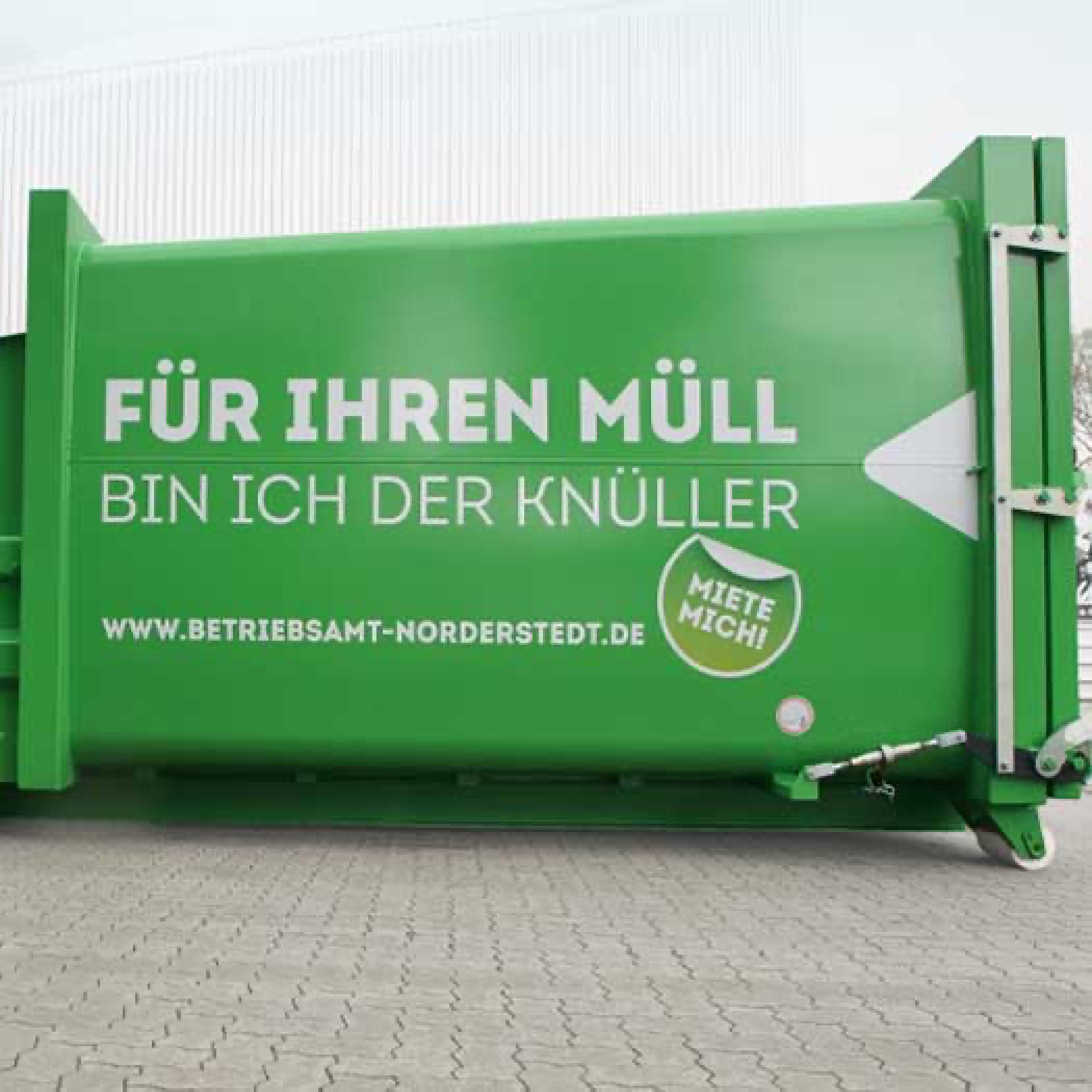 hochzwei_stno_teaser_05.jpg Großer grüner Müllcontainer