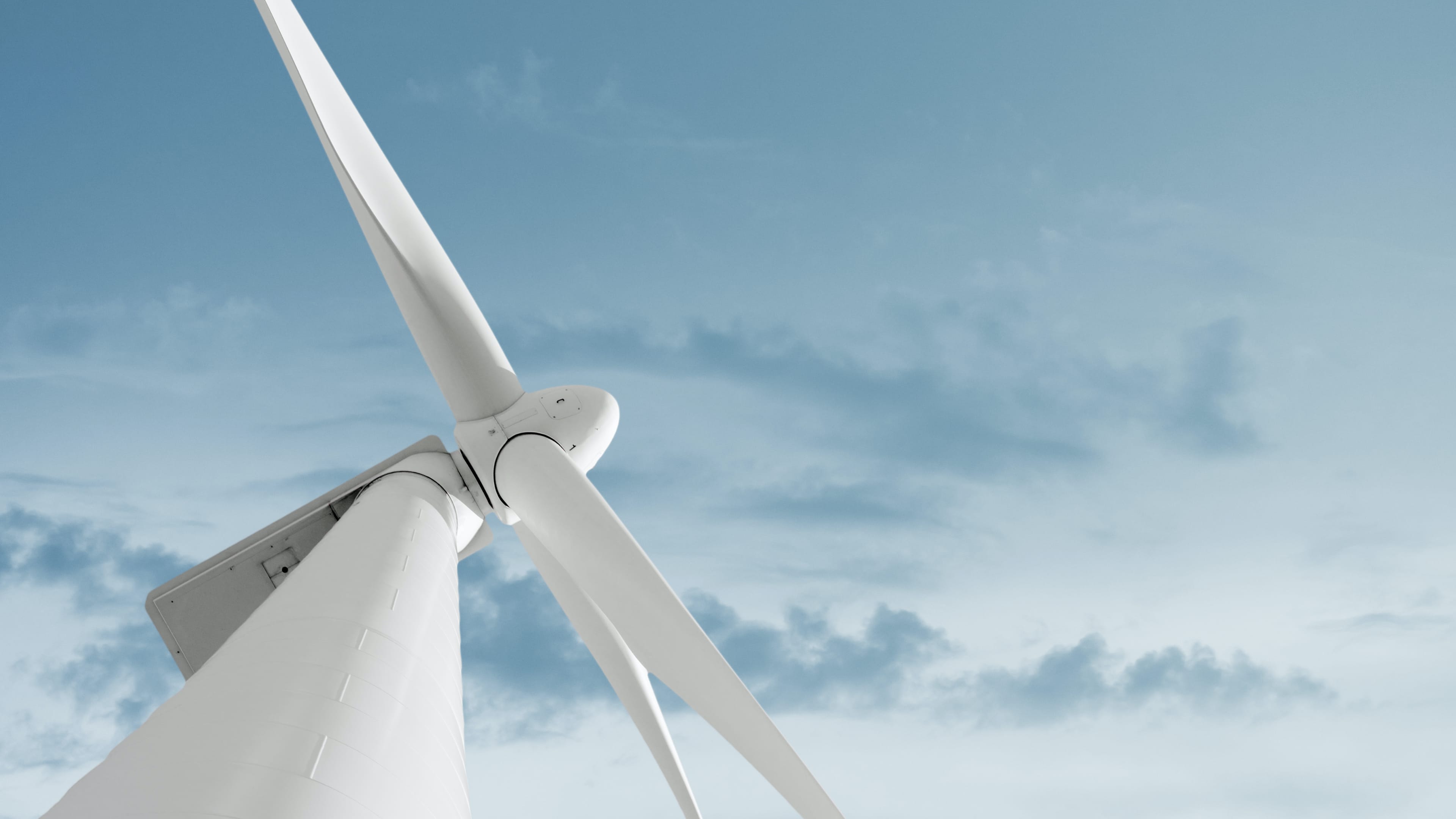 hochzwei_stni_slider_02.jpg Blick auf Windrad von unten