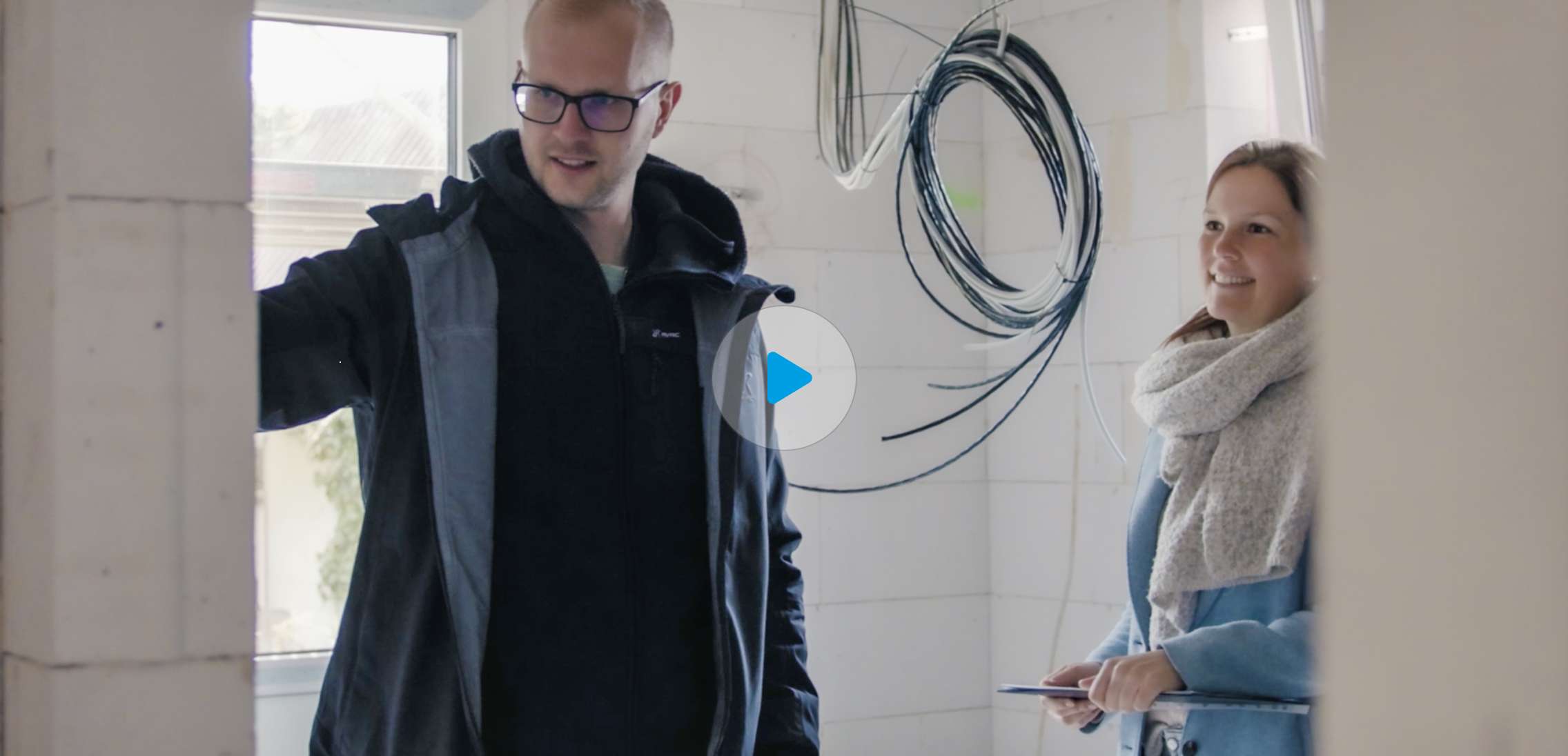 h2_Massivhaus_teaser_07.jpg Zwei Personen im Rohbau