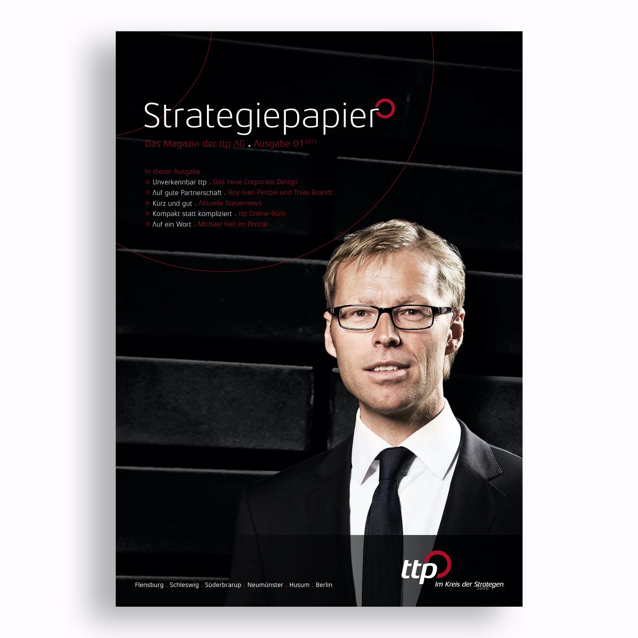 hochzwei_ttp_teaser_01.jpg Schwarzes Strategiepapier mit Mitarbeiterporträt auf Vorderseite