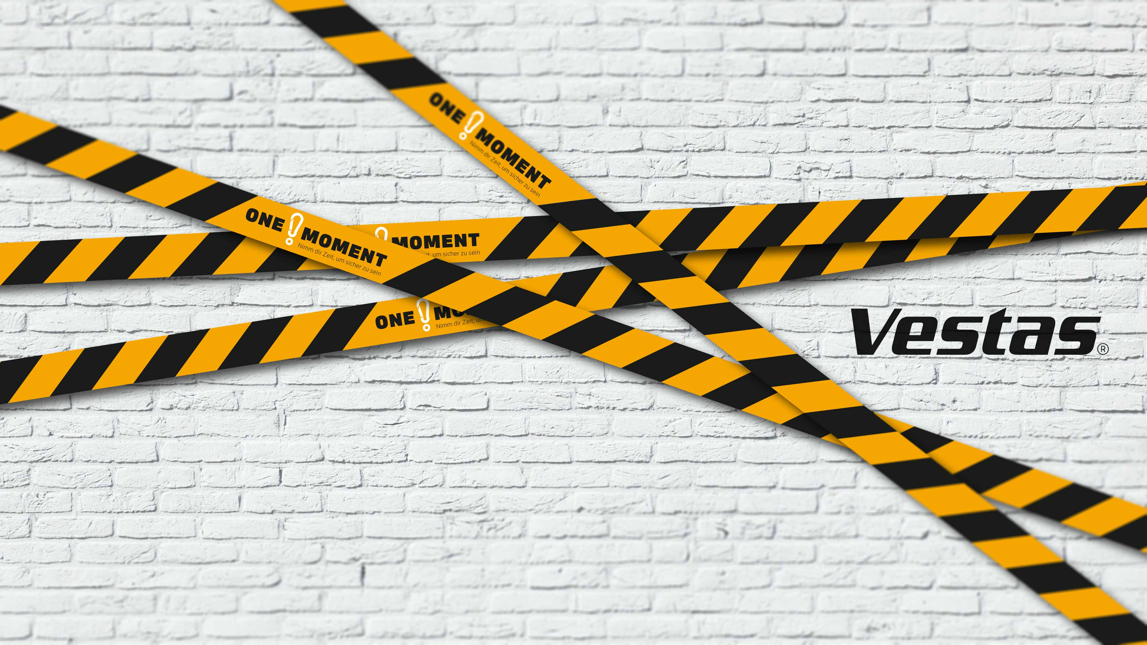 Vestas Logo auf weißer Steinmauer