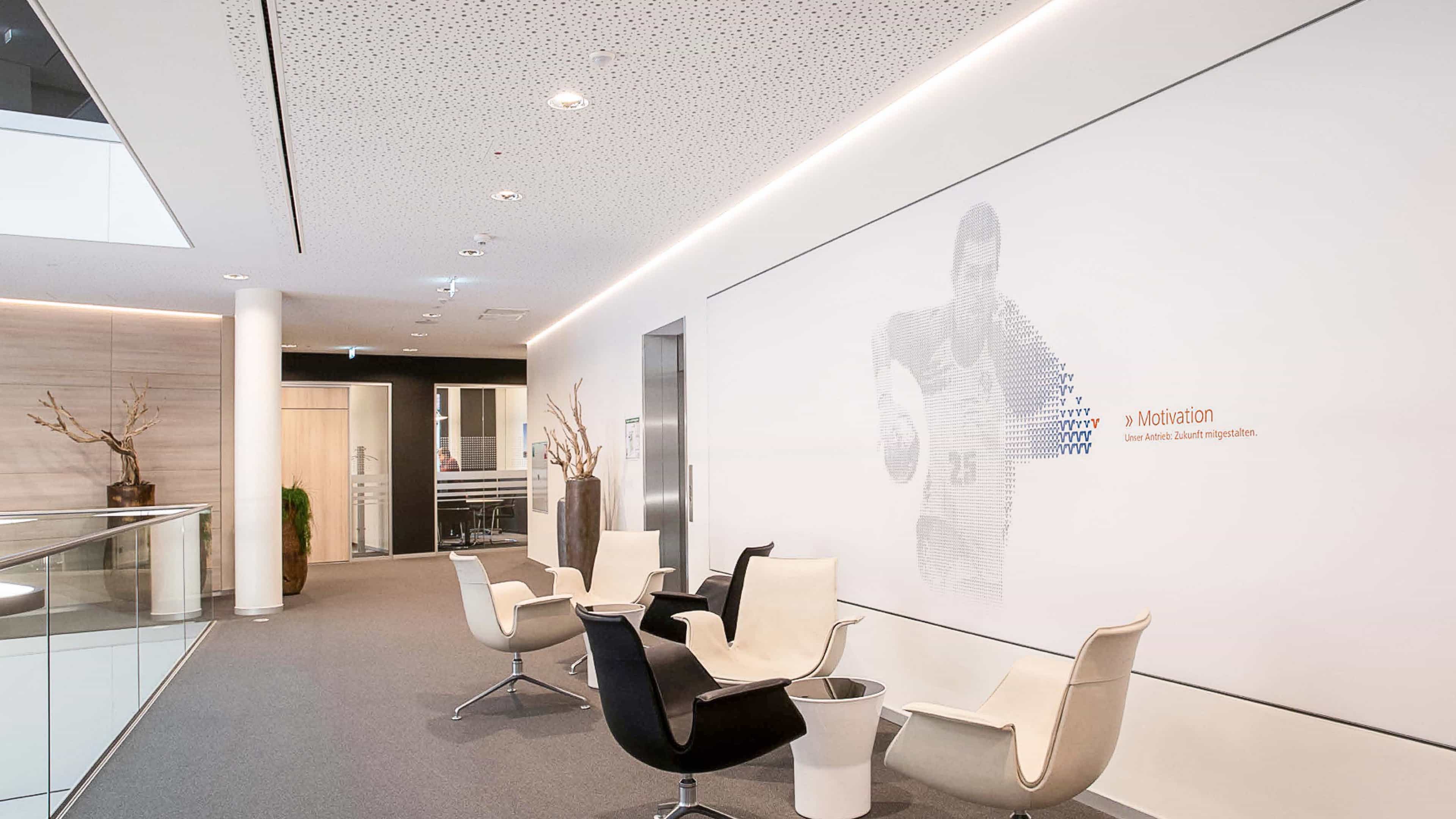 hochzwei_vrbank_slider_02.jpg Wartebereich der VR Bank in Flensburg