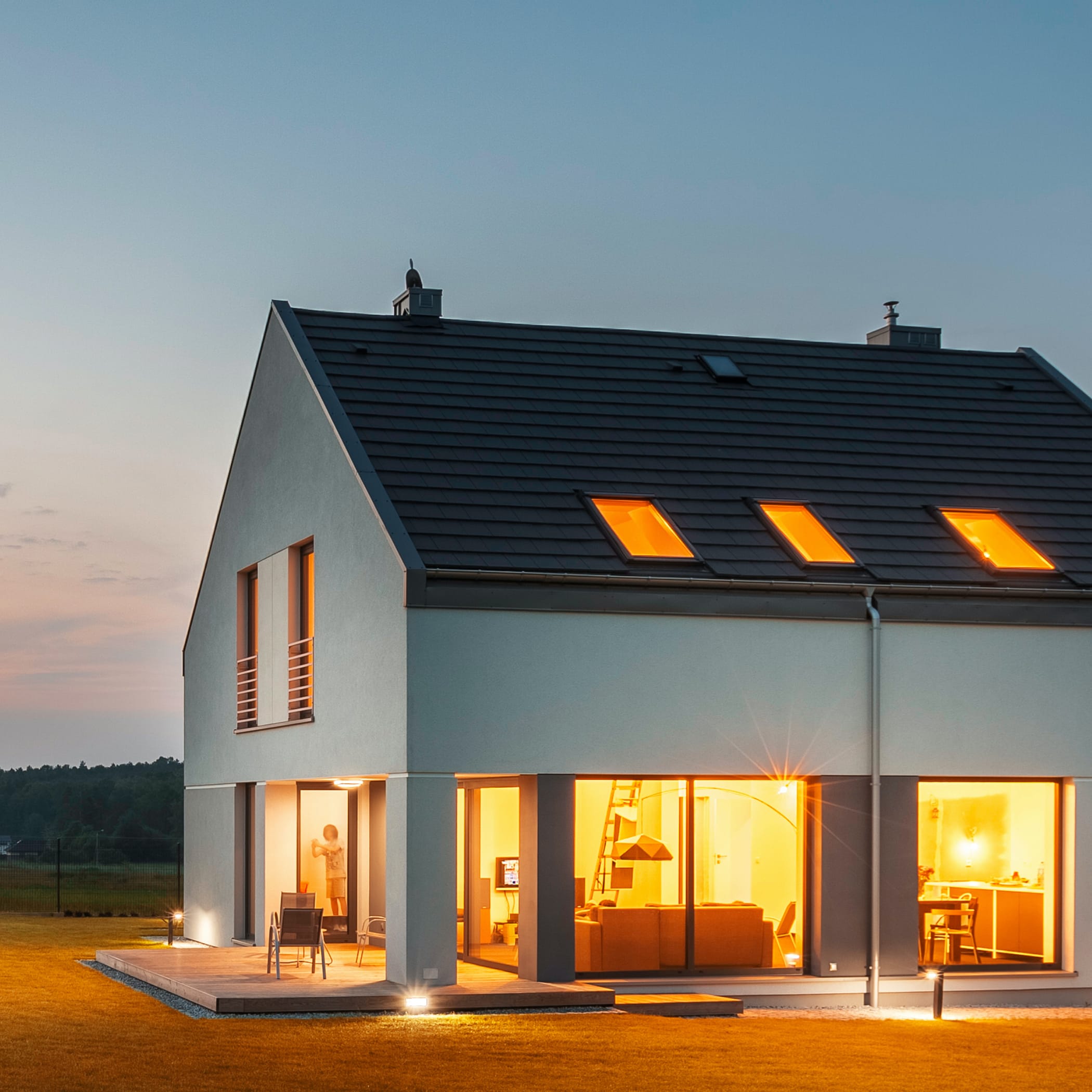 hochzwei_vrba_teaser_07.jpg Modernes beleuchtetes Haus