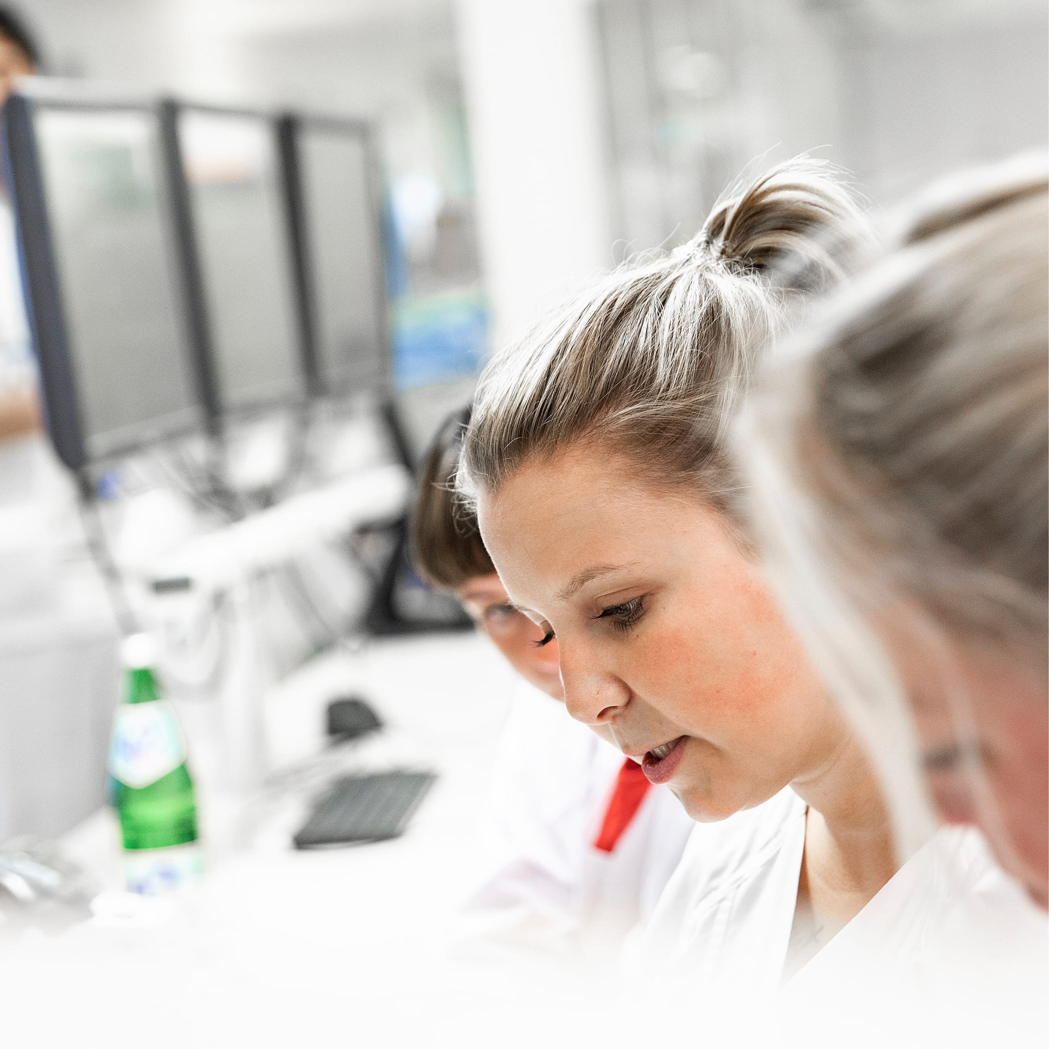 hochzwei_wkk_teaser_08.jpg Porträts von zwei Krankenschwestern