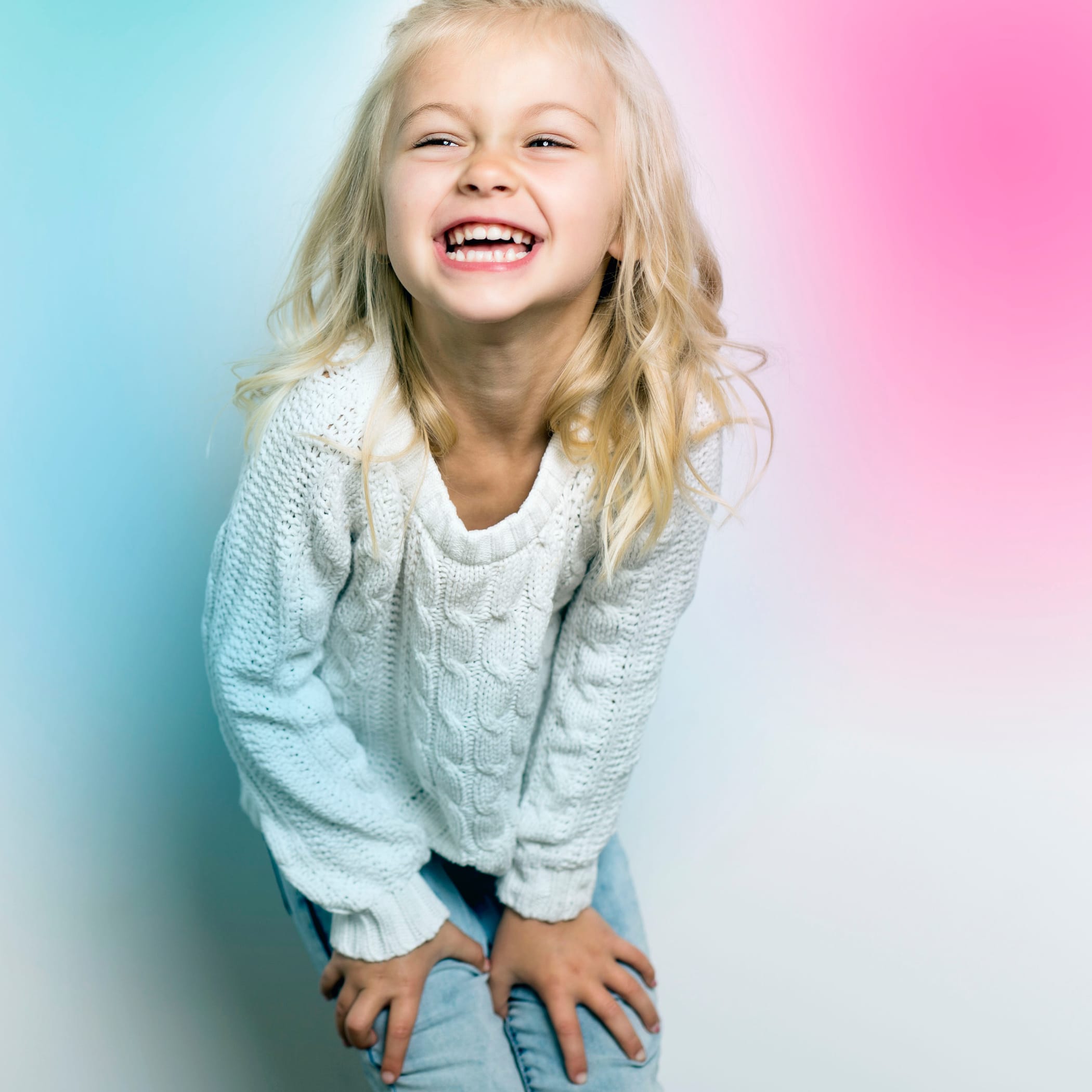 hochzwei_zmiz_teaser_01.jpg Blondes lachendes kind