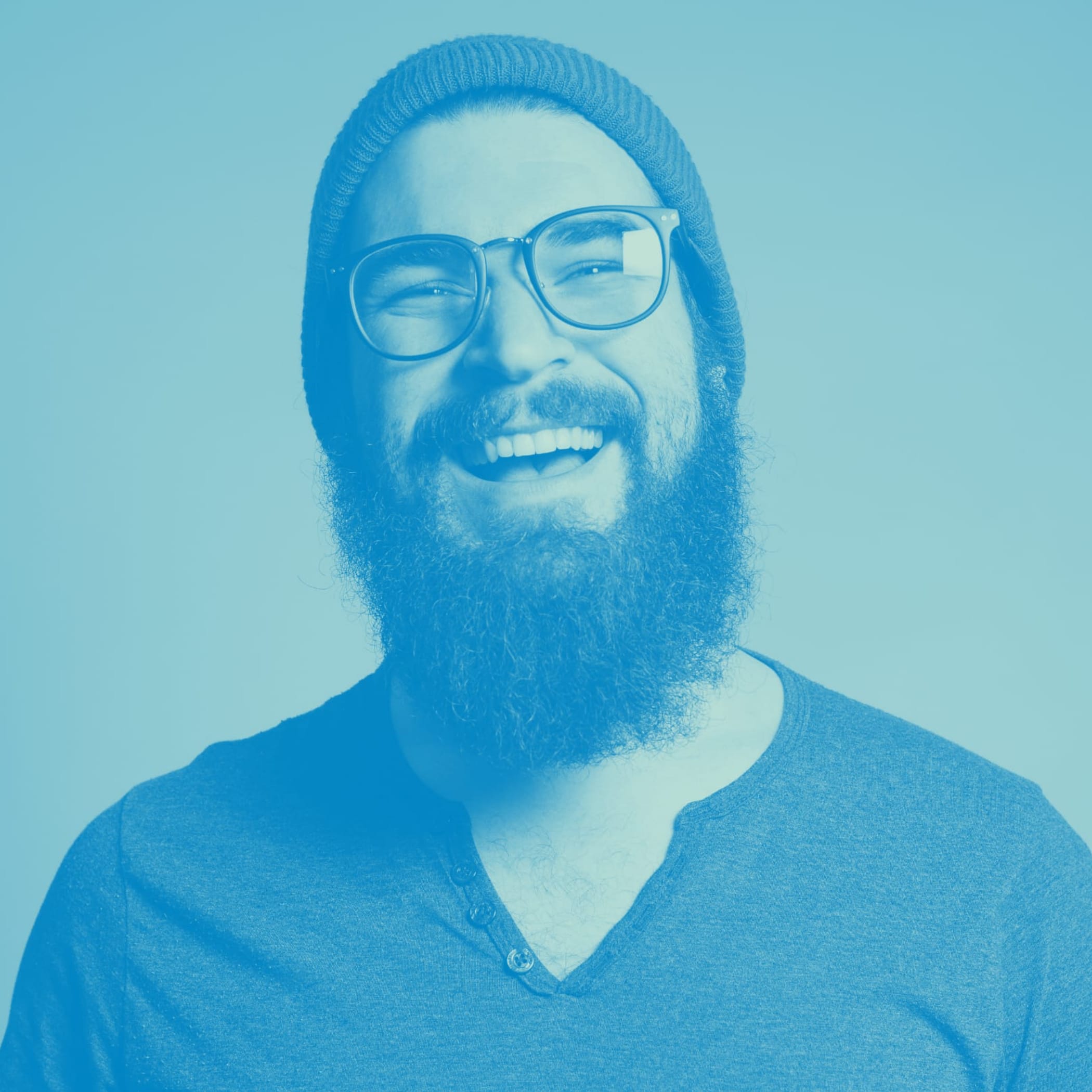 hochzwei_zmiz_teaser_02.jpg Lachender Mann mit Bart und Brille