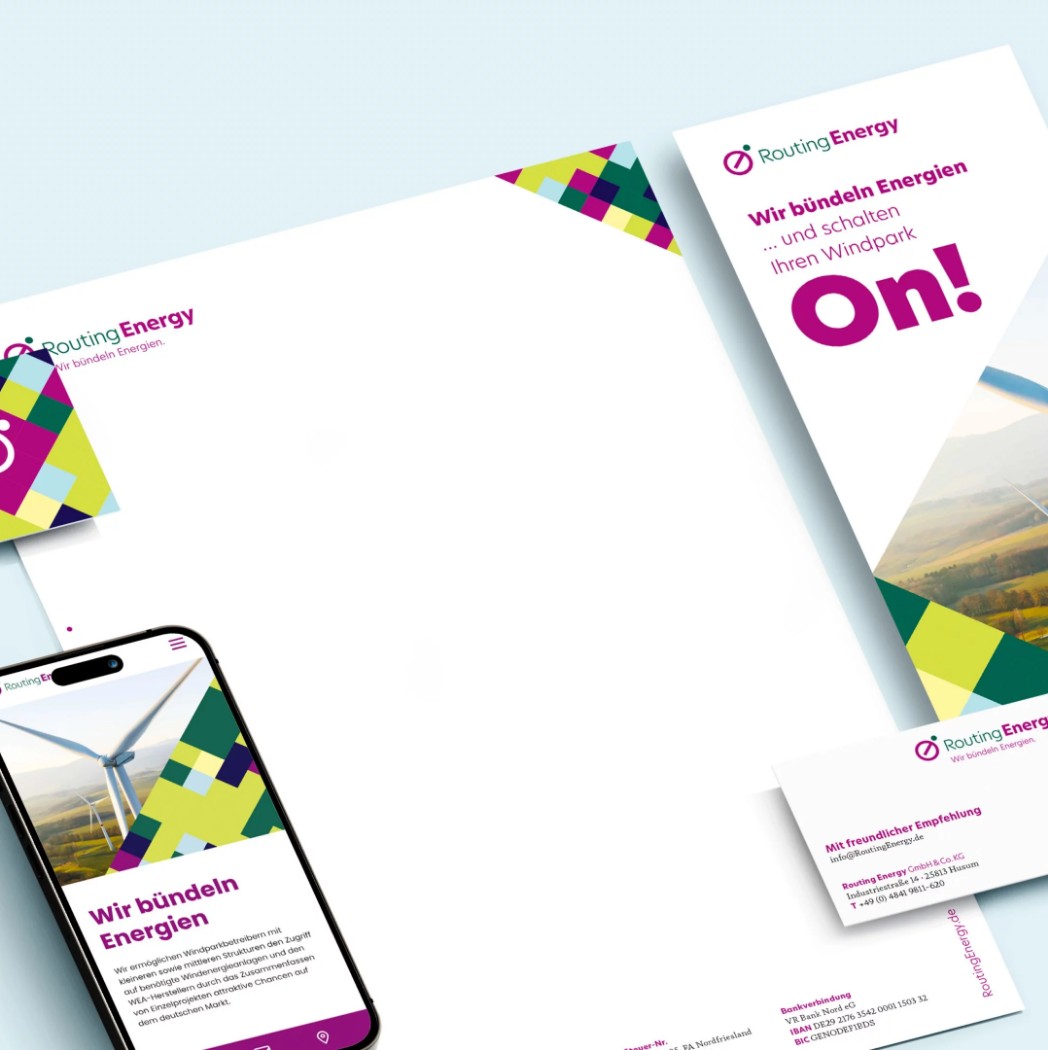 Routing Energy Designportfolio mit Briefpapier, Flyer und Smartphoneansicht der Webseite