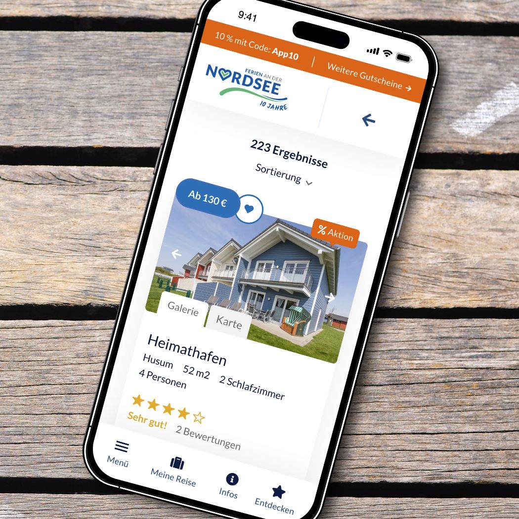 Smartphone zeigt Startseite einer Ferienvermietung