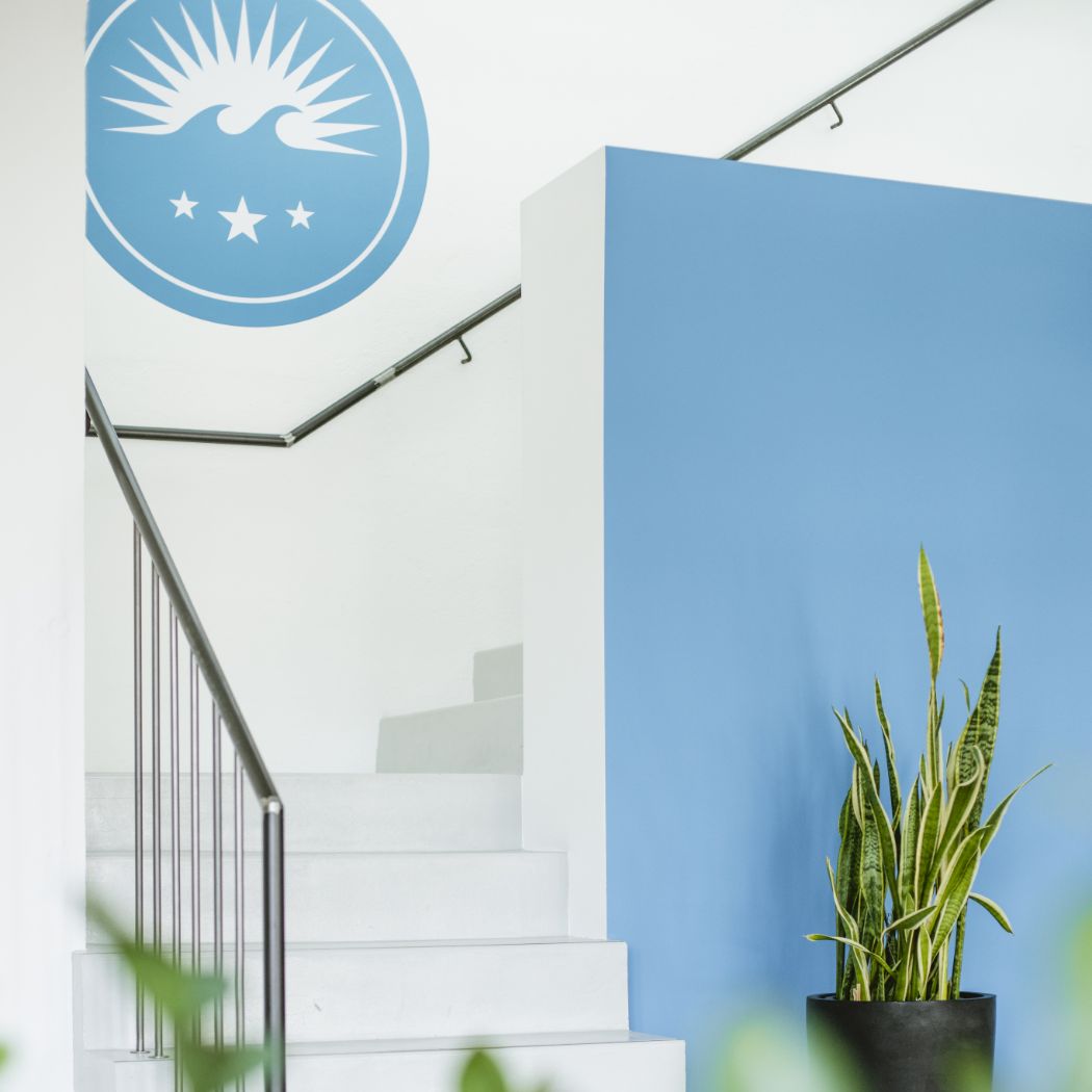 Treppe und HOCHZWEI-Logo