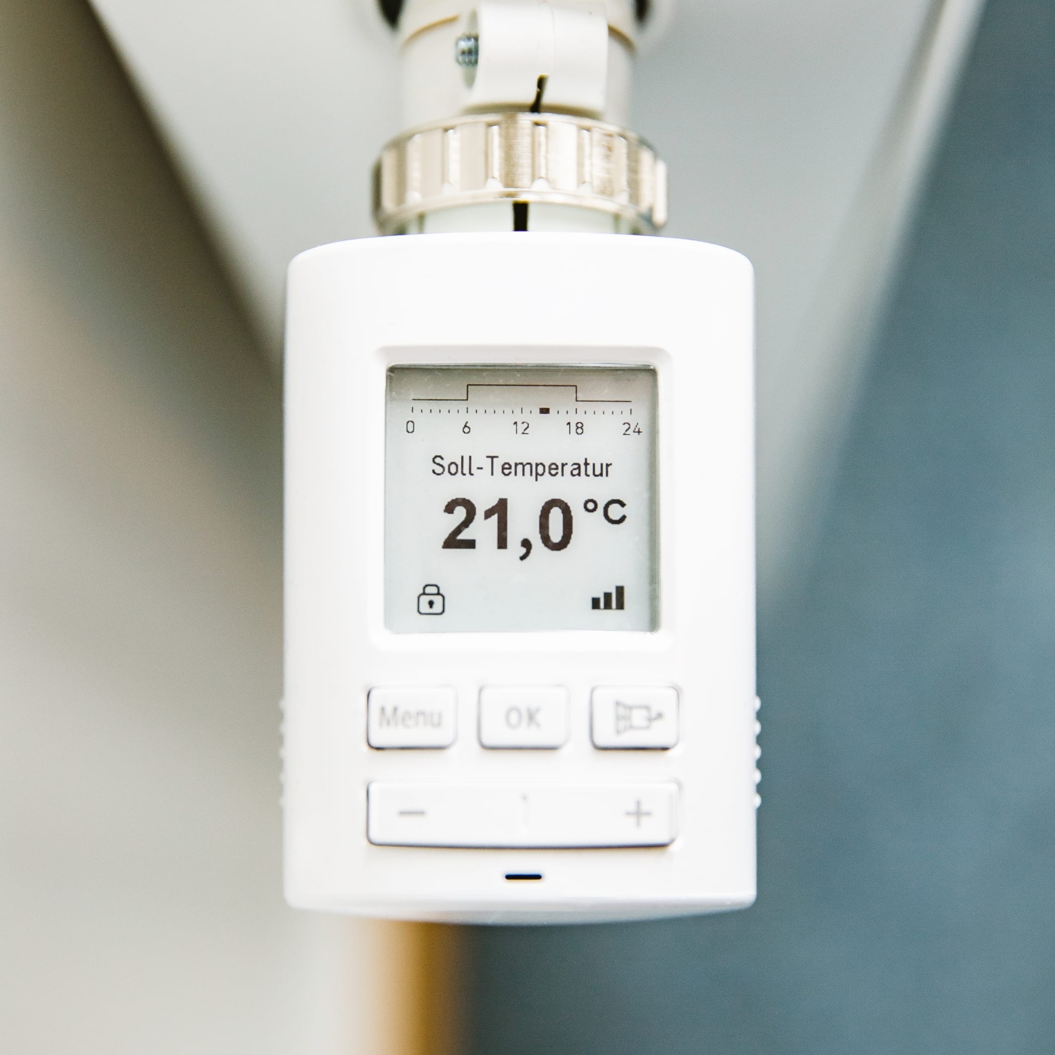 Weiße Heizung mit Messgerät