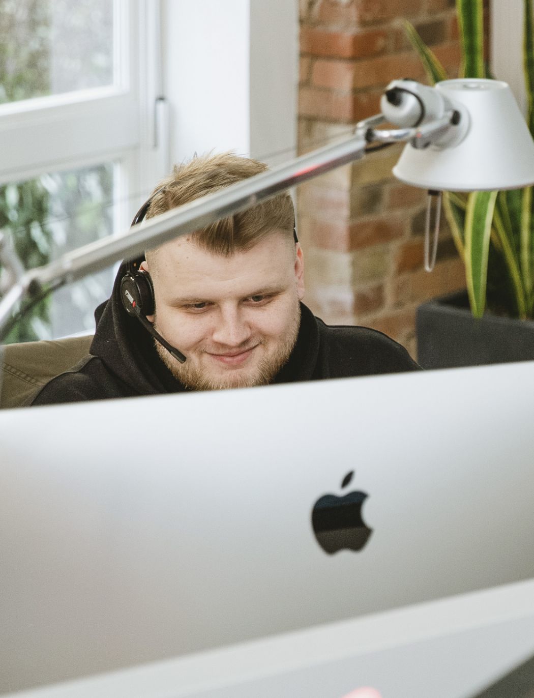 Unser Kollege Thorben Thomsen befindet sich gerade in einer Besprechung.