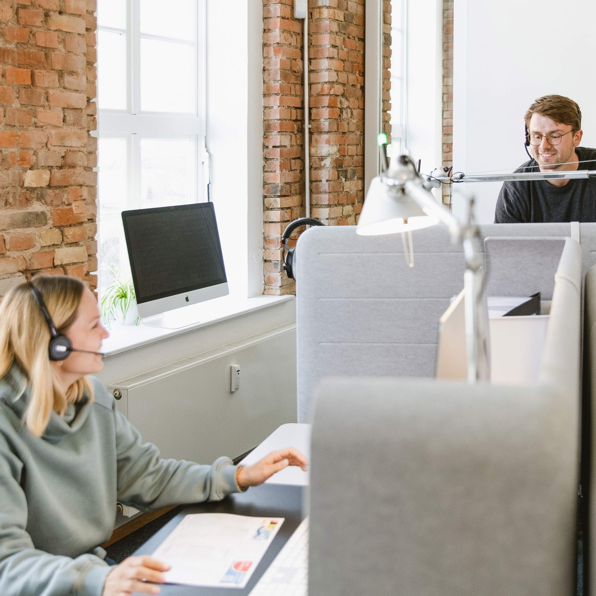 Zwei Projektleiter in einem Gespräch