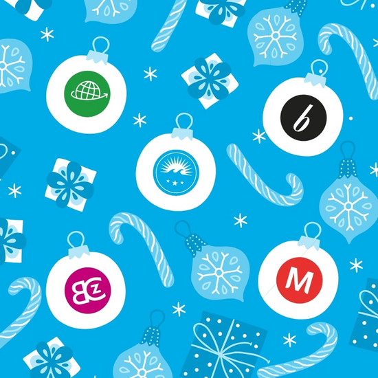 Feiertage voraus Blaue Kachel mit Weihnachtskugeln