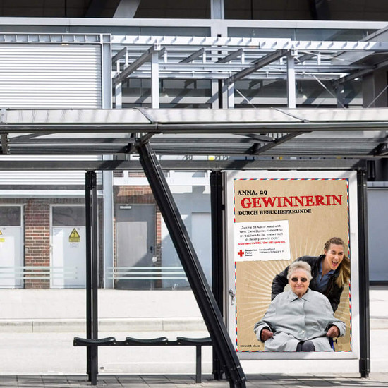 Das ist Ehrensache! Drk Werbung an Bushaltestelle