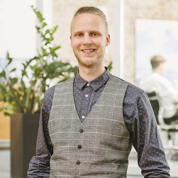 Porträt von Grafikdesigner Kris Solle.