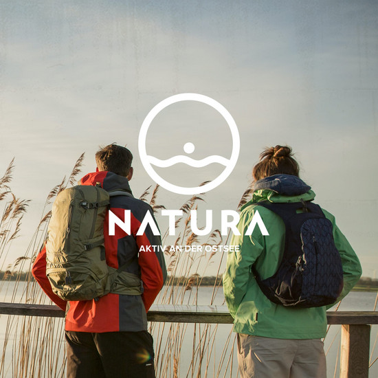 Urlaubs(t)raum Natura Magazin mit zwei Wanderern auf dem Cover