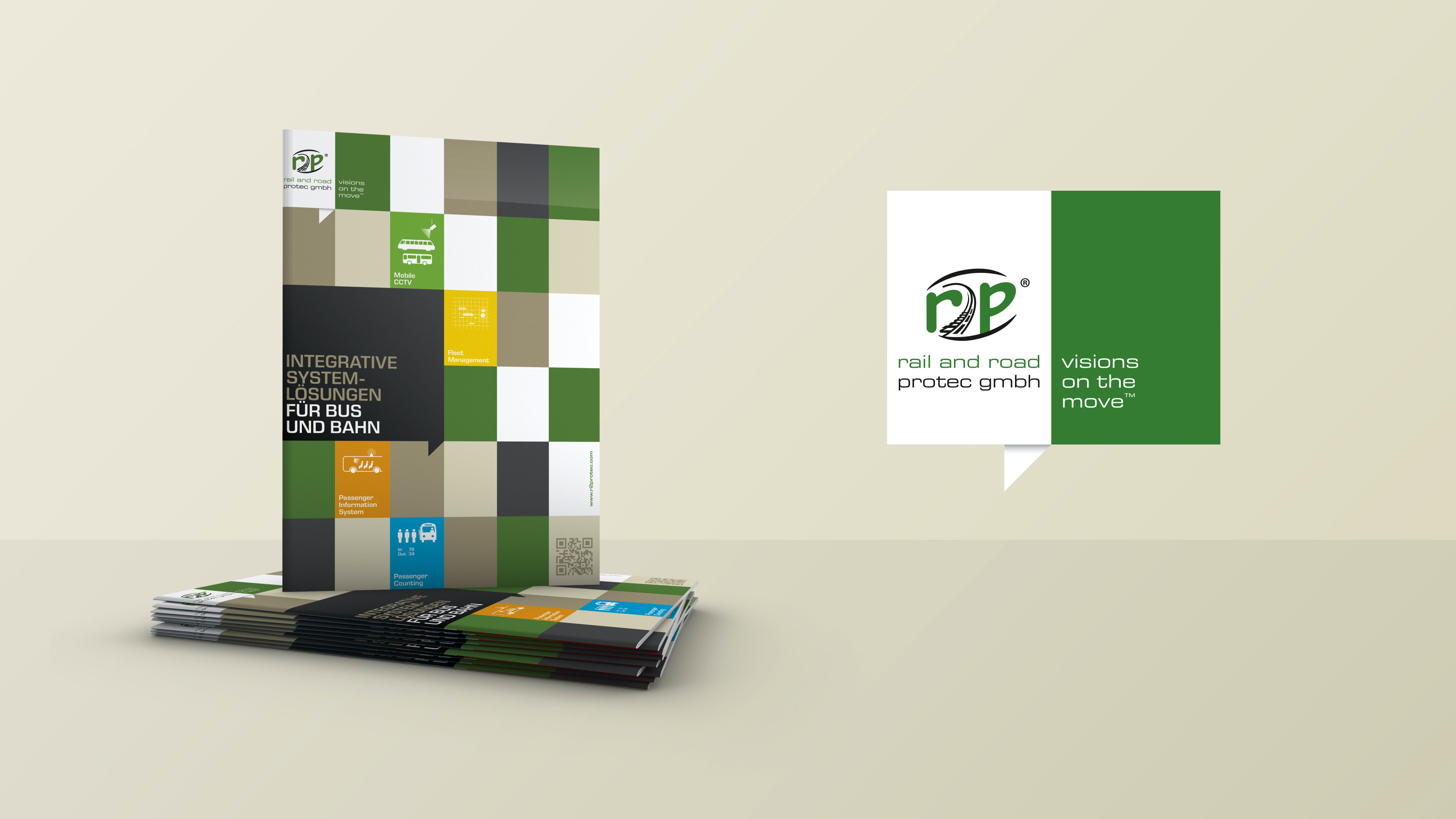 Gestapelte Prospekte von Rail and Road