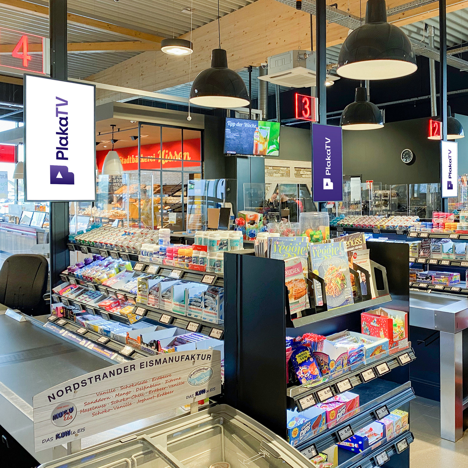 Supermarktkasse mit Werbung von PlakaTV