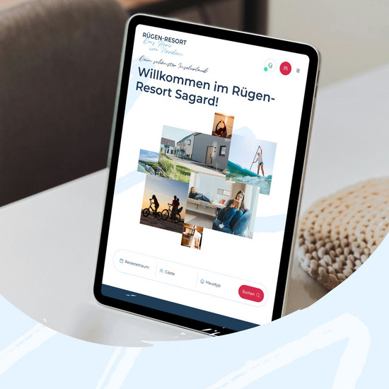 Ein Ipad mit der Website von Rügen Resort Sagard