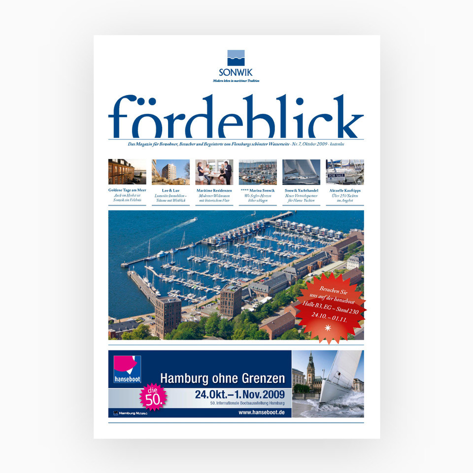 hochzwei_sonwik_teaser_01.jpeg Das Fördeblick Magazin mit einem Luftbild von dem Sonwiker Hafen auf dem Cover