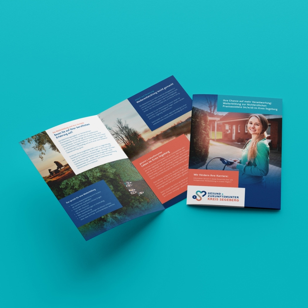 hochzwei_wksrecruiting_teaser_03.jpg Ein aufgeklappter Flyer der wks