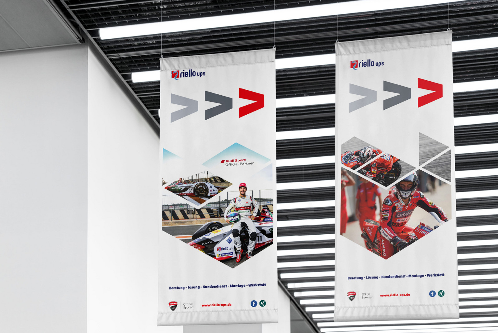 hochzwei_riello_teaser_gross_03.jpg Zwei Werbeplakate von Riello hängen von einer Decke