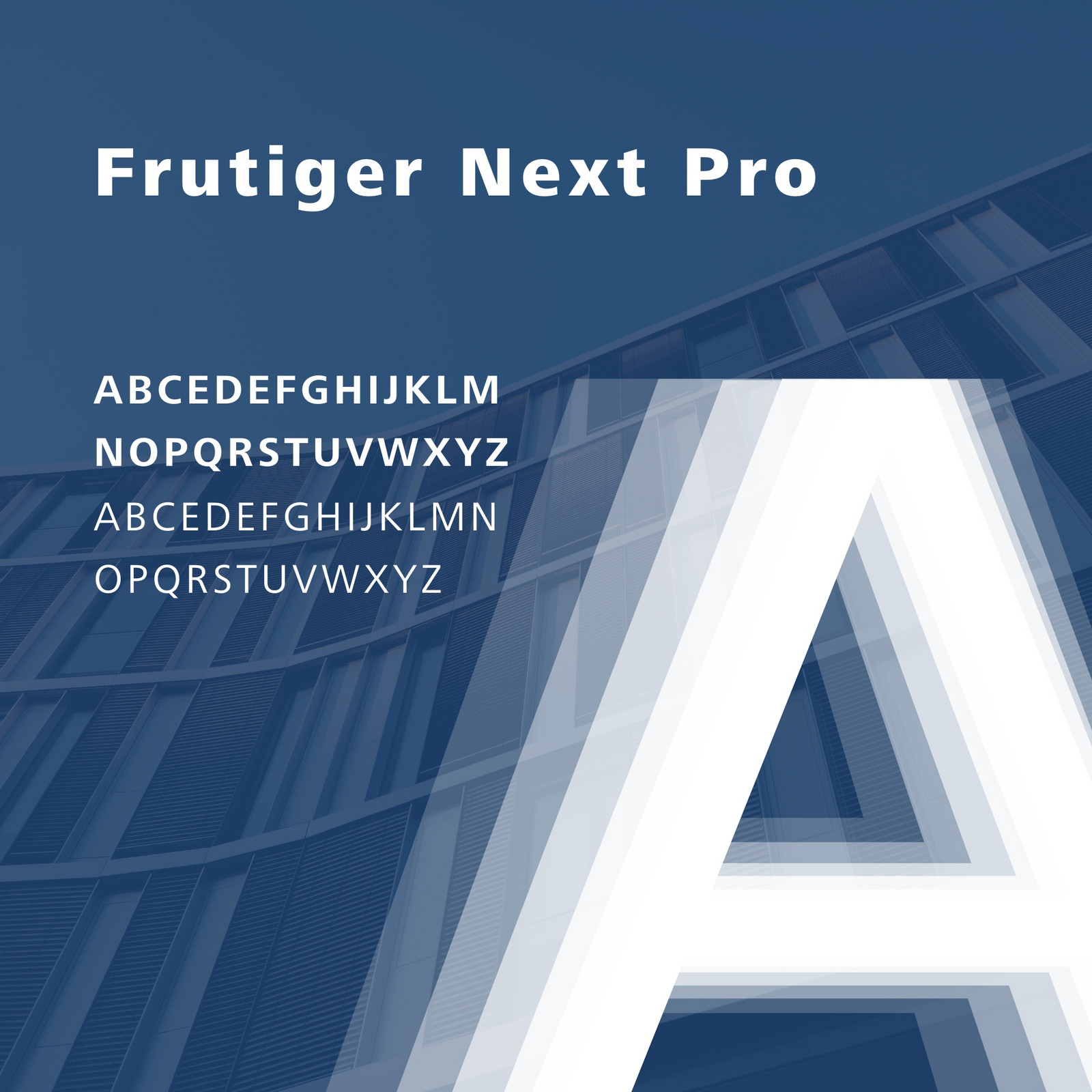 Großes A und weiße Schriftprobe von Frutiger auf blauem Grund 