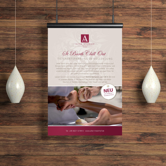 Sternzeichen Plakat für eine Massage im Alten Meierhof vor einer braunen Holzwand