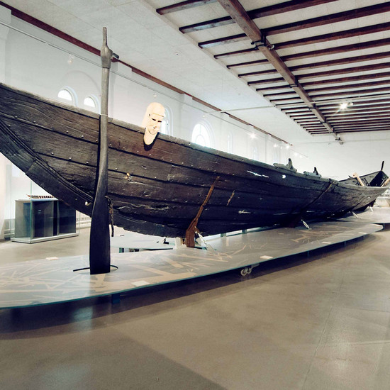 Geschichtsträchtig Wikingerschiff im Museum