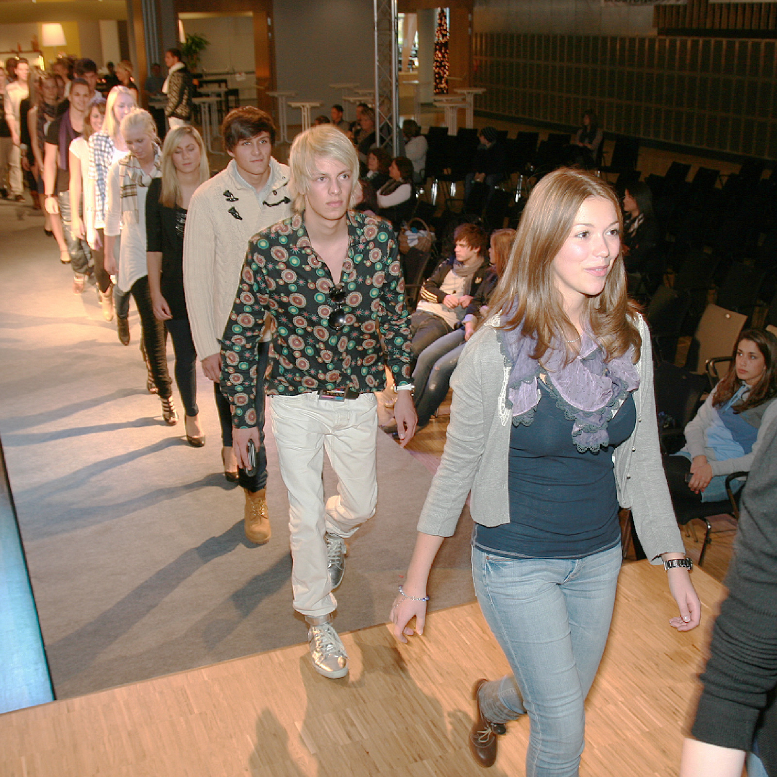 hochzwei_cjschmidt_teaser_07.jpg Laufsteg voller Models