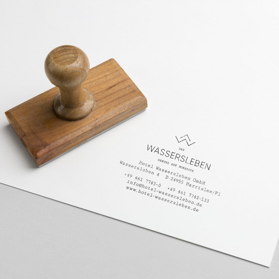 Ein Stempel von das Wassersleben auf weißem Papier