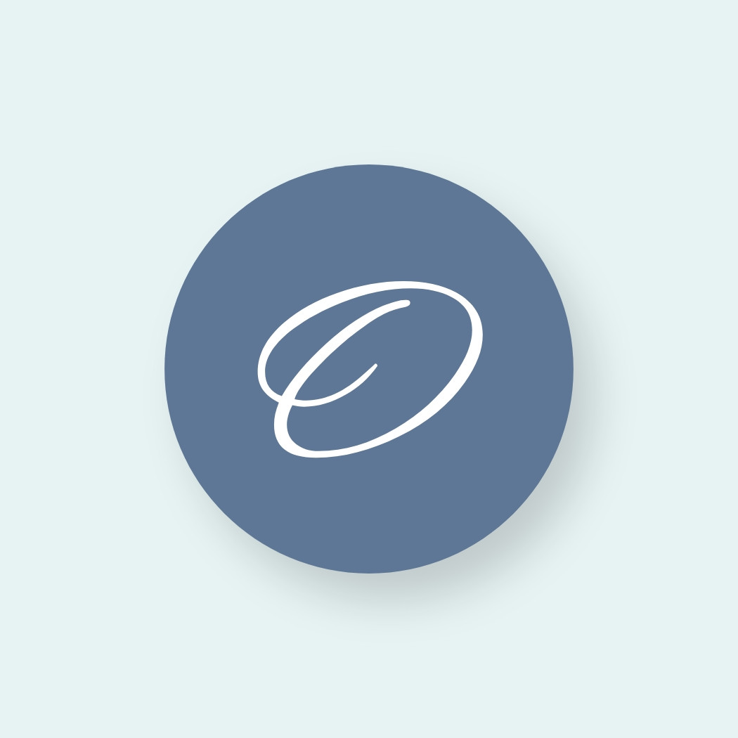 hochzwei_odore_teaser_02.jpg Hellblauer Hintergrund mit dunkelblauen Kreis, in dem der Buchstabe O steht