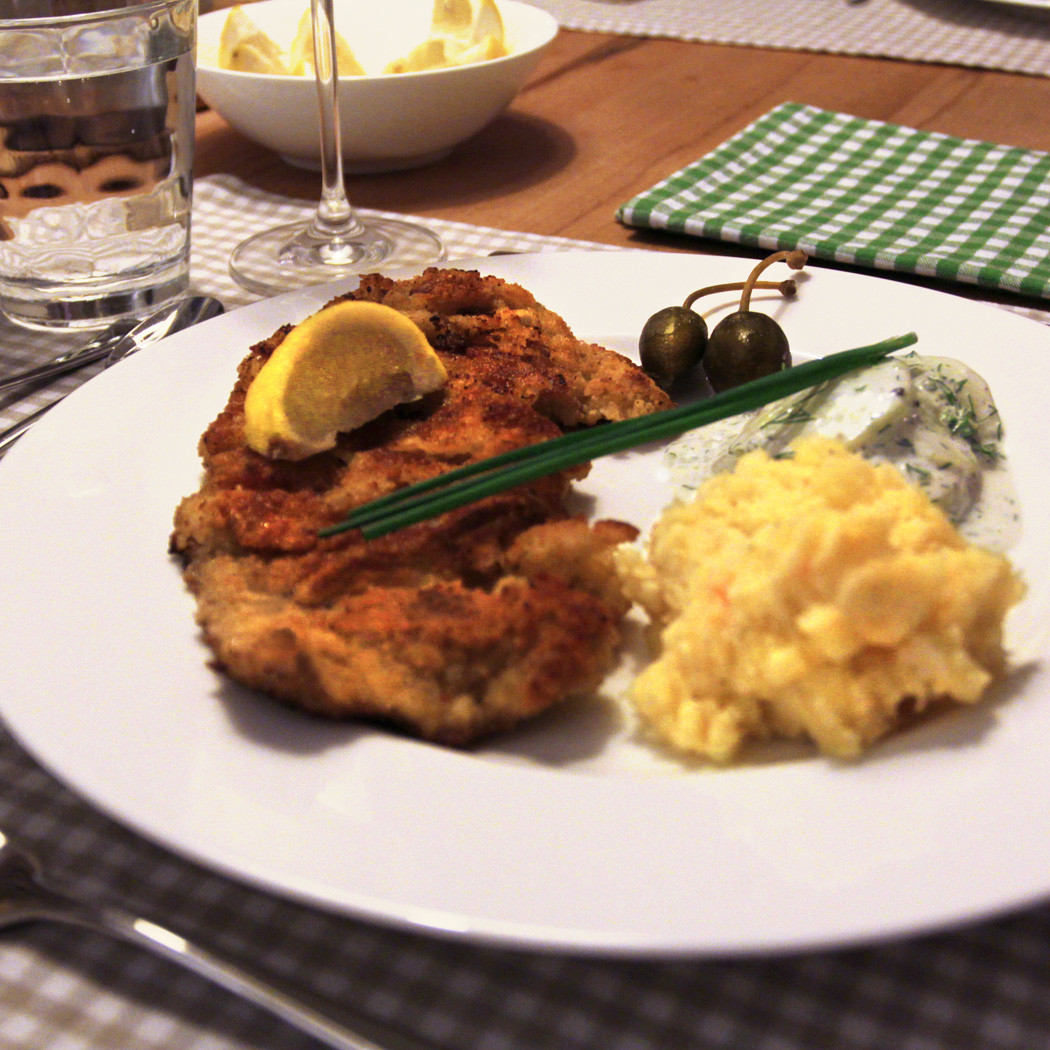 hochzwei_wjfl_teaser_03.jpg Gebratenes Fleisch serviert auf einem Teller