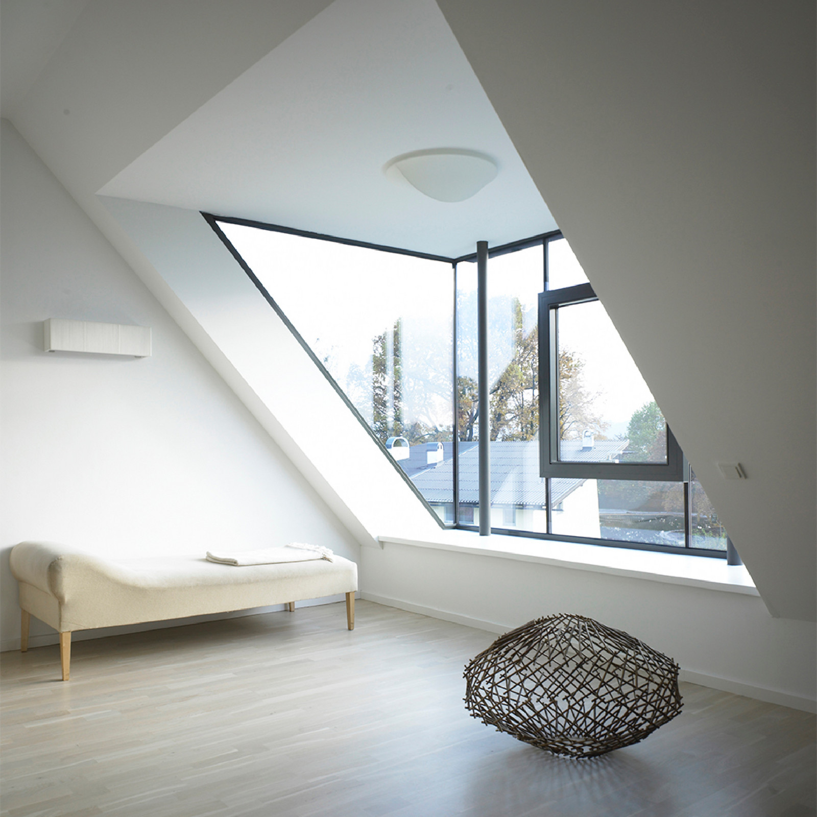 hochzwei_glre_teaser_03.jpg Eine moderne Fensterfront eines Neubauhauses