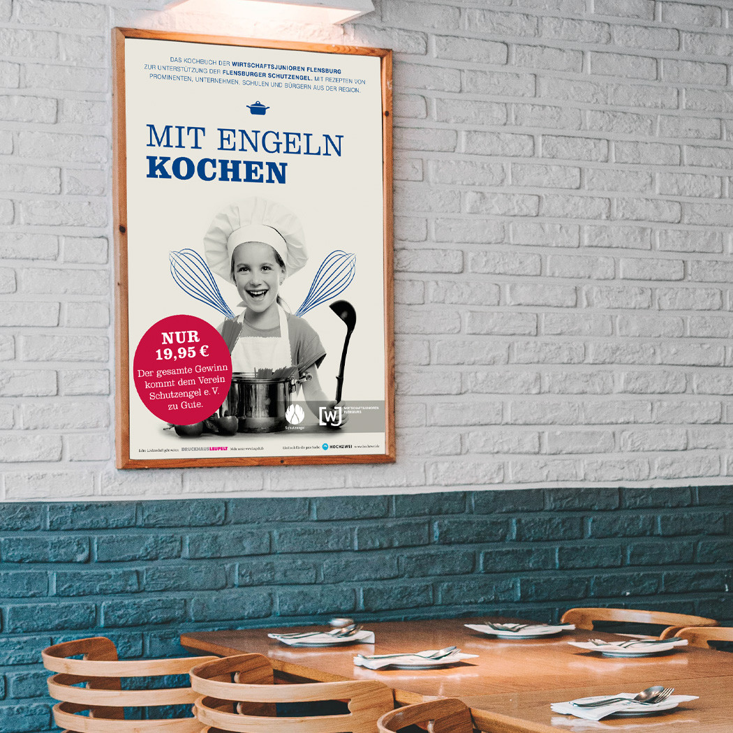hochzwei_wjfl_teaser_04.jpg Poster in einem Cafe