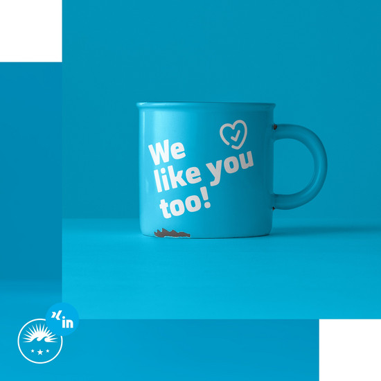 Dabei² Blaue Tasse mit weißem Aufdruck