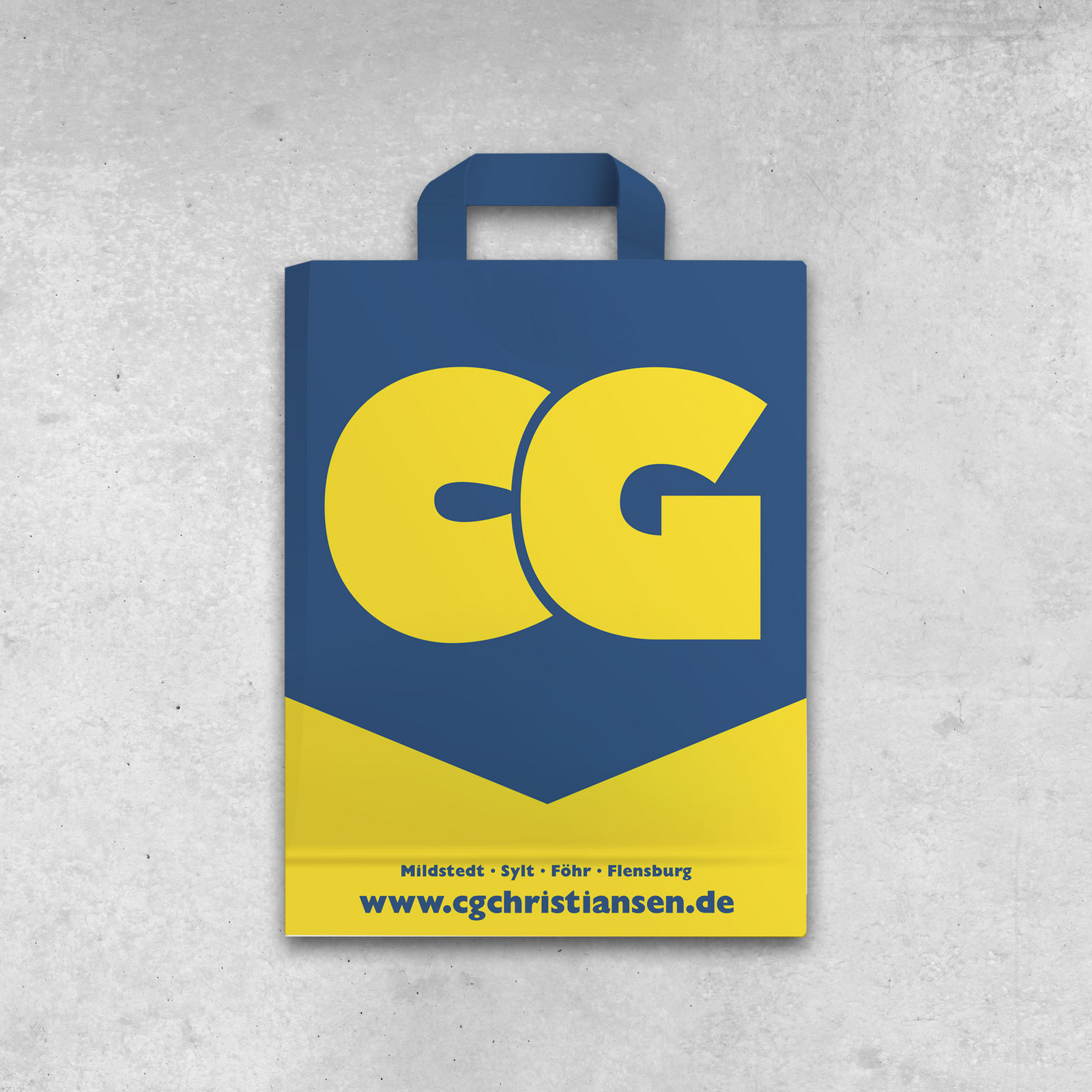 hochzwei_cgch_taeser_02.jpg Gelb-blaue Papiertüte mit großem