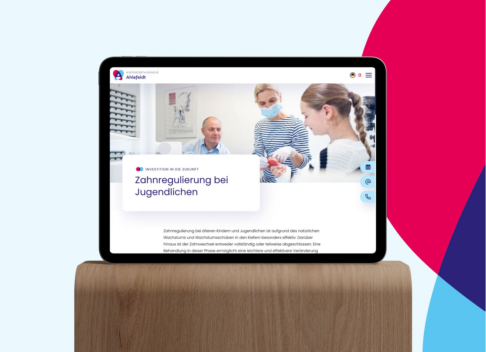 Laptop mit der Website der Praxis