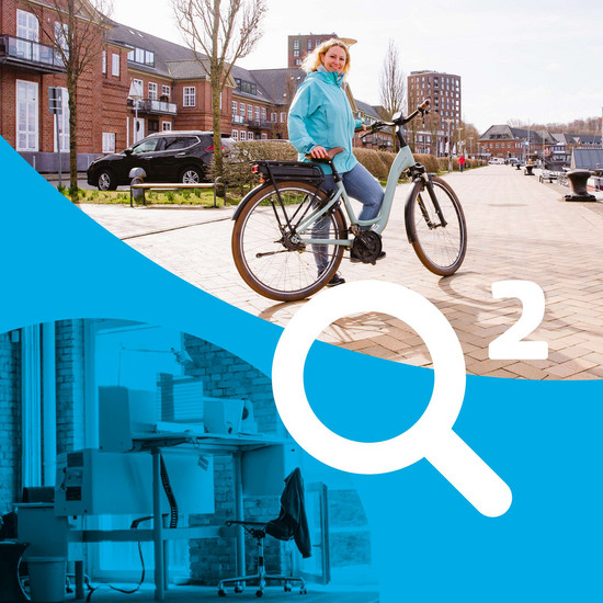 Gesundheitsförderung HOCHZWEI-Mitarbeiterin mit E-Bike vor HOCHZWEI-Gebäude