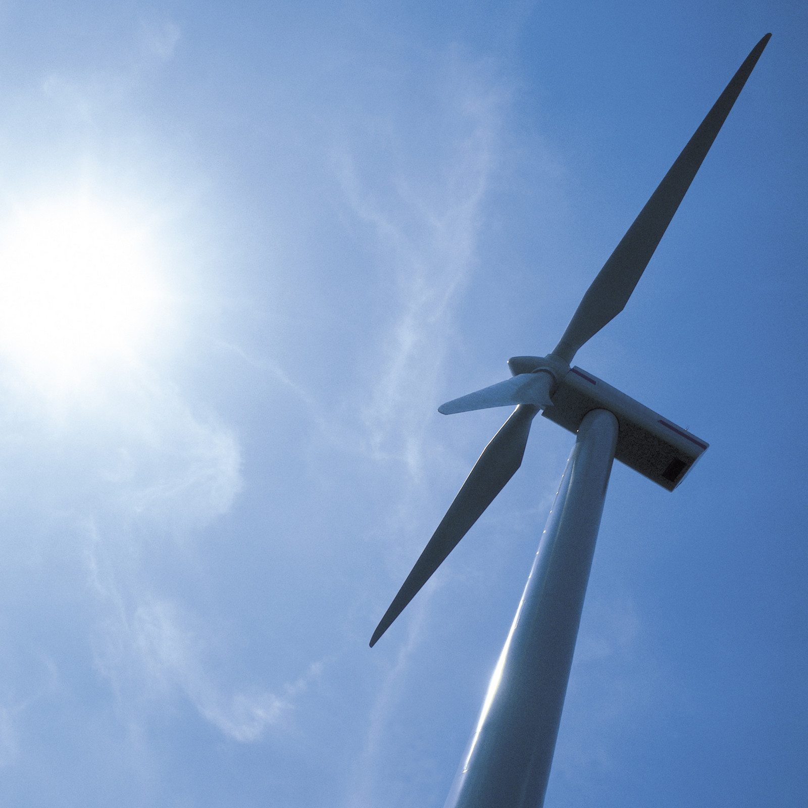 hochzwei_wkn_teaser_02.jpg Windrad in der Sonne