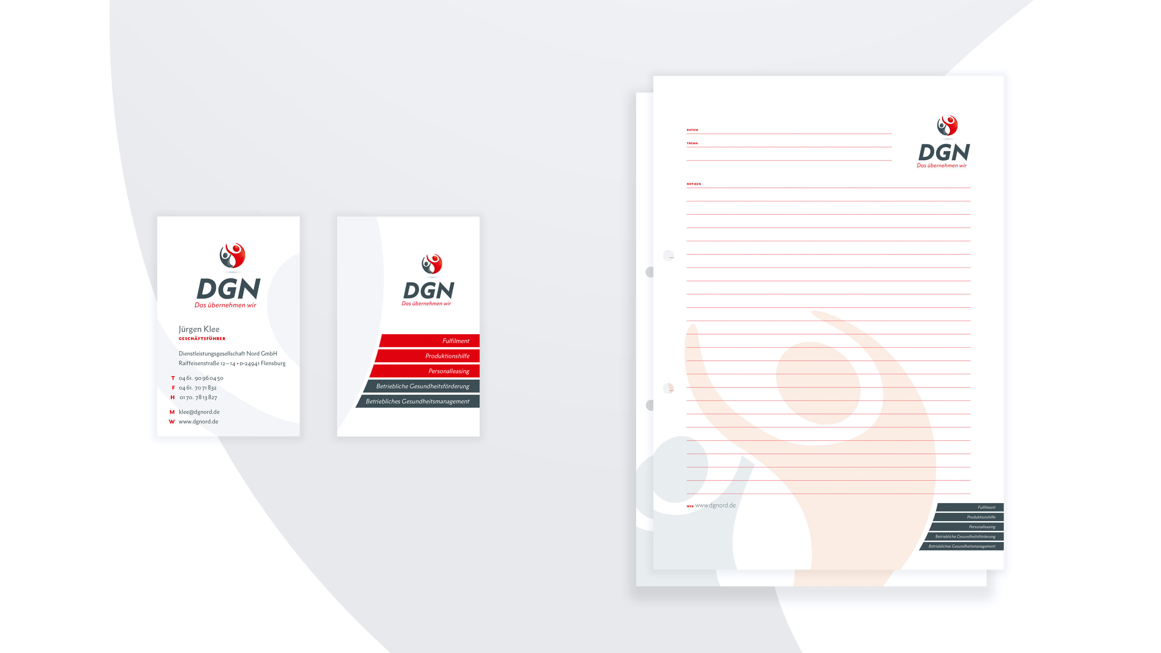 Vorder- und Rückseite einer Visitenkarte sowie Notizblatt für DGN
