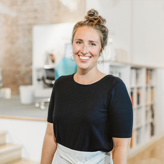 Johanna Zimmermann im Hochzwei Büro Flensburg