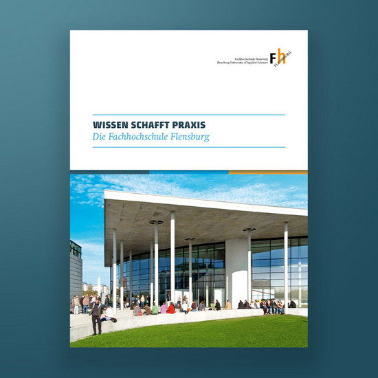 Titelblatt "Wissen schafft Praxis" zeigt Hochschulgebäude