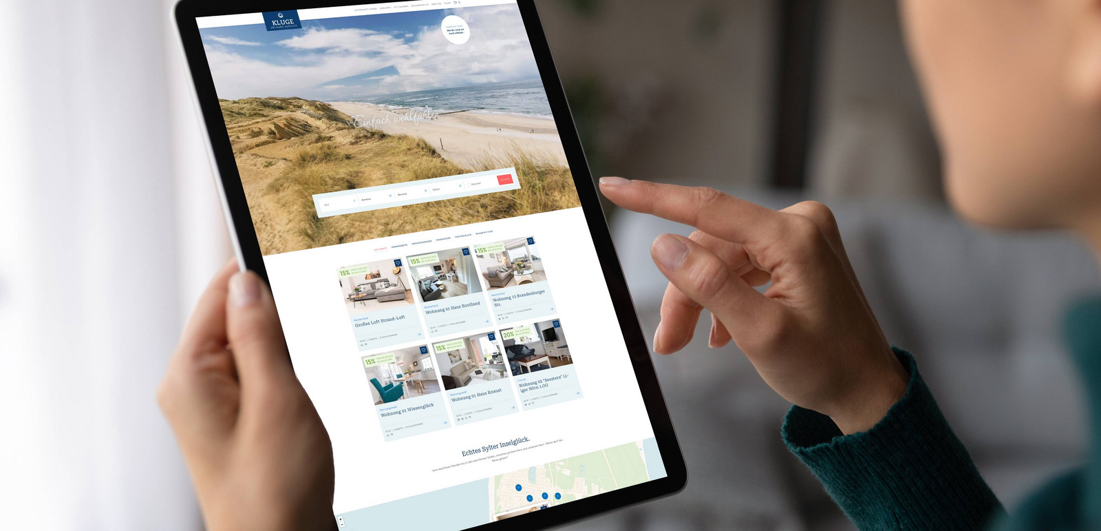 h2_kluge_teaser_01.jpg Eine Frau surft auf der Kluge Website